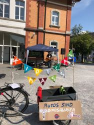 21.8.21 - Kidical Mass in St. Gallen, am Ende bereitet sich ein Kinderkonzert vor